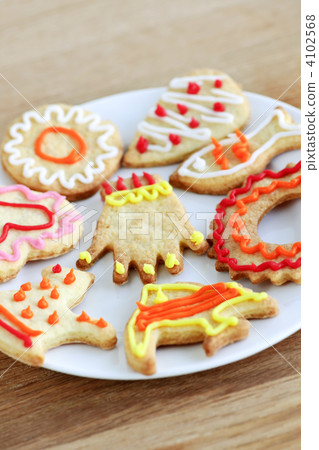 Plate of homemade cookies 4102568