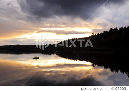 Lake sunset over forest 4102603