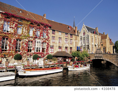 Along the canal of Bruges 4108478