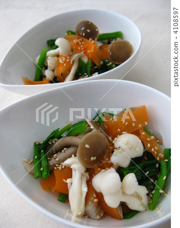 Three kinds of Shimeji salad 4108597