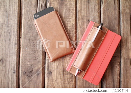 手工智慧型手機皮套和原子筆筒皮革工藝 4110744