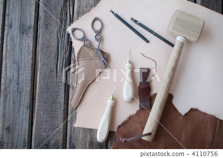 Leather craft tools and tanned leather Leatherwork Leather craft tools and tanned leather Leatherwork 4110756
