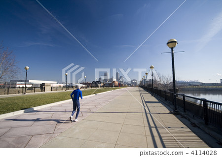 Running in the city 4114028