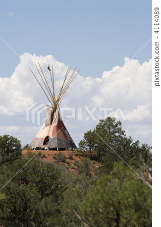 Tipi on the hill 4114089
