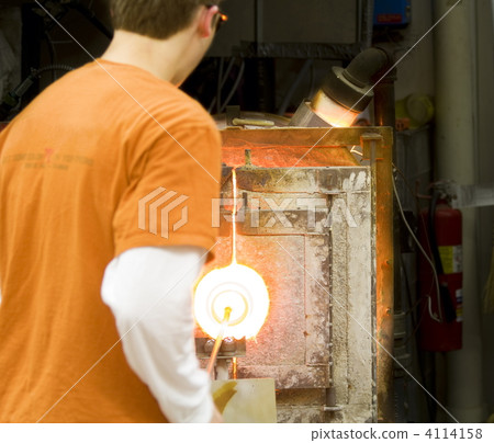 Glass blowing 4114158