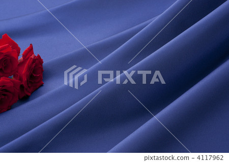 Blue satin and red roses 4117962