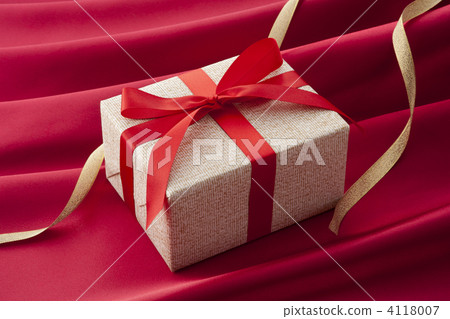 Red satin and ribbon and gift box Red satin and ribbon and gift box 4118007
