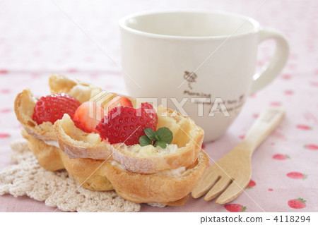 Shoulder Strawberry Heart 4118294