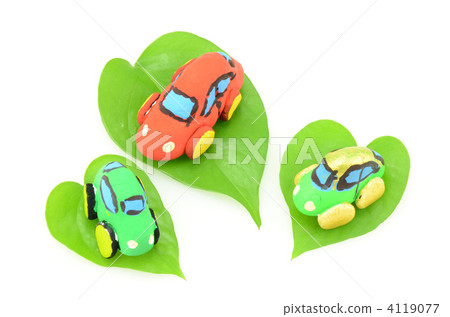 Mini car and heart leaf Mini car and heart leaf 4119077