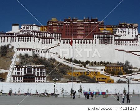 西藏自治區拉薩世界文化遺產布達拉宮和中國國旗 4121257