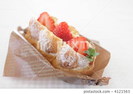 Sweets cream pie strawberries 4121563