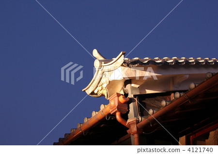 short pillar set on beam to support ridgepole, lit up, light up 4121740