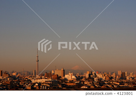 東京天空樹和富士山在早晨發光 4123801