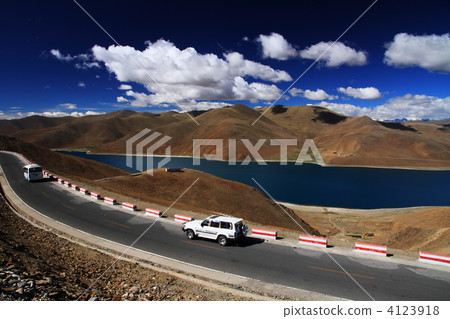 Watch Yamdok lake from Kampara Pass (China Tibet Autonomous Region Nancarze) Watch Yamdok lake from Kampara Pass (China Tibet Autonomous Region Nancarze) 4123918