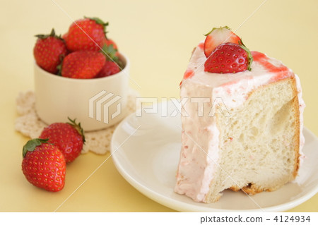 Chiffon cake strawberry sweets 4124934
