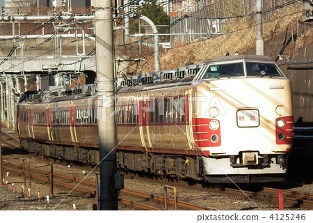 Limited express Shinjuku Sazanami 183.189 series Shinanomachi station 4125246