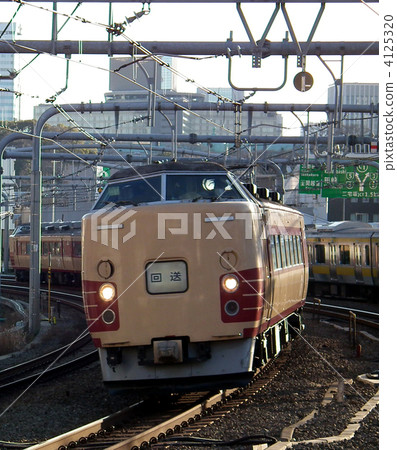 Limited express Shinjuku Sazanami 183.189 series Shinanomachi station 4125320