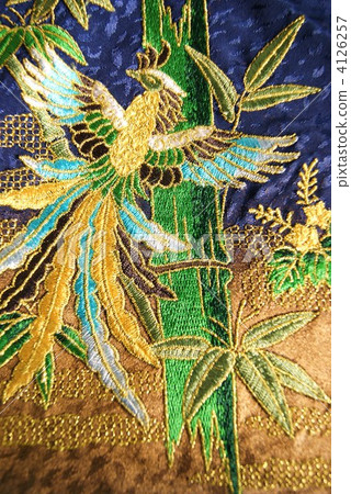 鳳凰·竹桐·傳統刺繡垂直位置 4126257