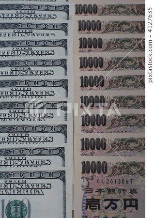 日元和美元鈔票 4127635
