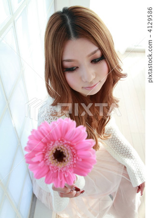 Flowers and super beautiful women Flowers and super beautiful women 4129586