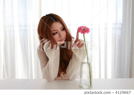 Flowers and super beautiful women 4129667