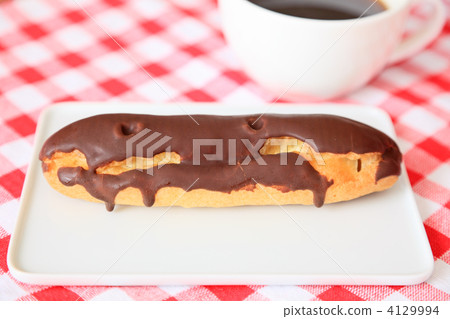 Delicious Chocolate Eclair Delicious Chocolate Eclair 4129994