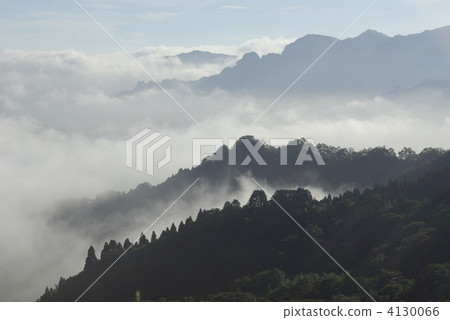 The sea of clouds that fills South Aso The sea of clouds that fills South Aso 4130066