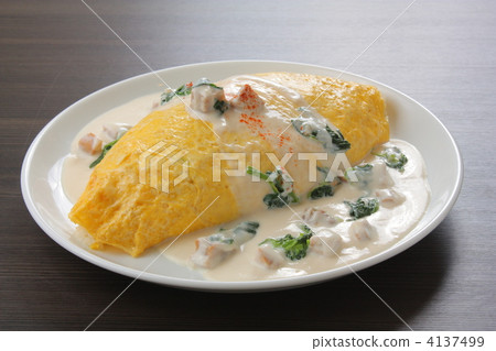 Chicken and spinach cream omelet rice Chicken and spinach cream omelet rice 4137499