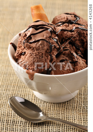 Bowl of chocolate ice cream 4143268