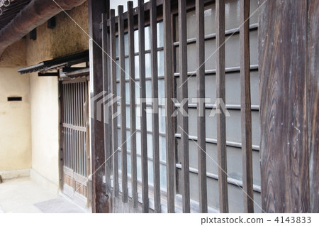 一個古老的私人住宅的正面 4143833