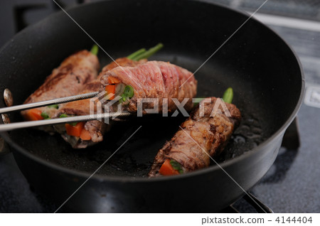 肉纏繞烹飪場景 4144404