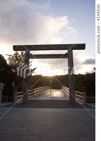 Uji Bridge at Ise Shrine, sunrise view from Uji Bridge, sunrise around the winter solstice, view of the Inner Shrine of Ise Shrine, newly constructed Uji Bridge Uji Bridge at Ise Shrine, sunrise view from Uji Bridge, sunrise around the winter solstice, view of the Inner Shrine of Ise Shrine, newly constructed Uji Bridge 4144930
