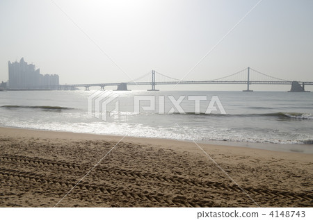 Haeundae Beach (Busan Bridge) in Busan, Korea Haeundae Beach (Busan Bridge) in Busan, Korea 4148743