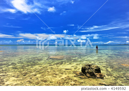 Cobalt blue sky of Ishigakijima and emerald green sea Cobalt blue sky of Ishigakijima and emerald green sea 4149592