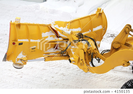 輪式裝載機清除住宅區積雪 4150135