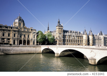 Musée d'Orsay in Paris Musée d'Orsay in Paris 4151041