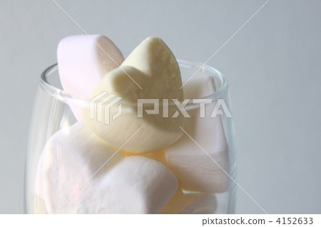 Marshmallow of the heart that entered the glass Marshmallow of the heart that entered the glass 4152633
