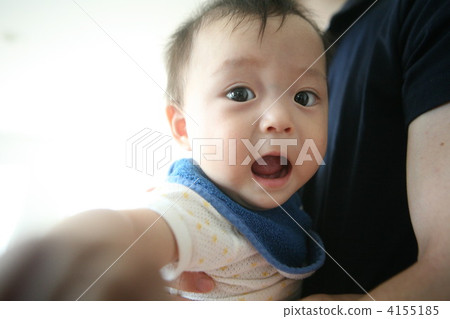 I am happy that I was hugged by a baby 8 months old 4155185