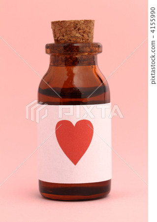 一個標有心形標記的小瓶子 一個標有心形標記的小瓶子 4155990