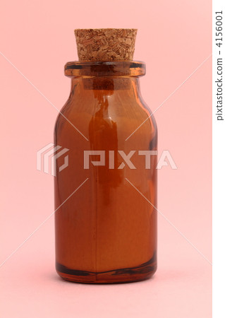 Brown small bottle containing white powder Brown small bottle containing white powder 4156001