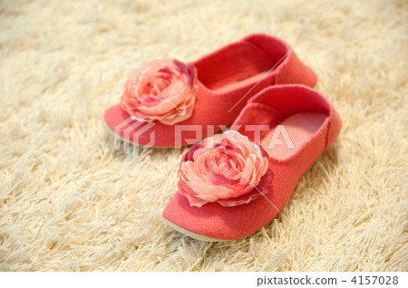 Wear in the room 4157028