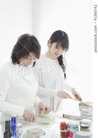 父母和孩子做飯 4166542