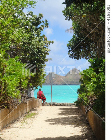 Paradise at the end of a path Paradise at the end of a path 4168083