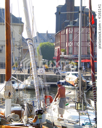 Honfleur's harbor 4168141