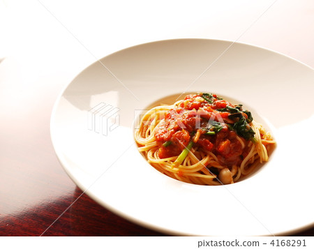 Pasta with tomato and spinach 1 Pasta with tomato and spinach 1 4168291
