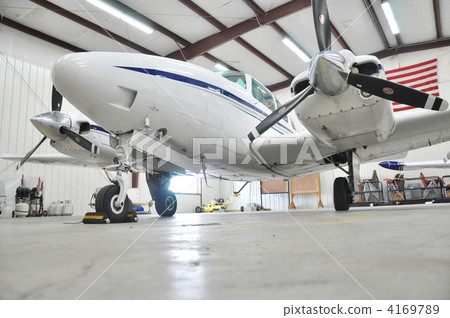 twin-engine plane, airplane, dutchess 4169789