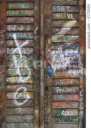 Graffiti wooden door 4170084