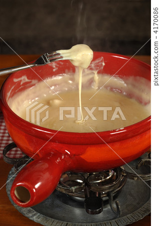 Swiss traditional fondue 4170086