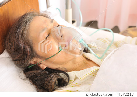 oxygen mask, middle and old aged, female 4172213