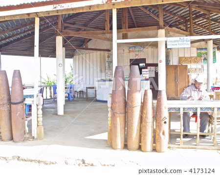 Cannonball and office (Jar Plain / Laos) Cannonball and office (Jar Plain / Laos) 4173124
